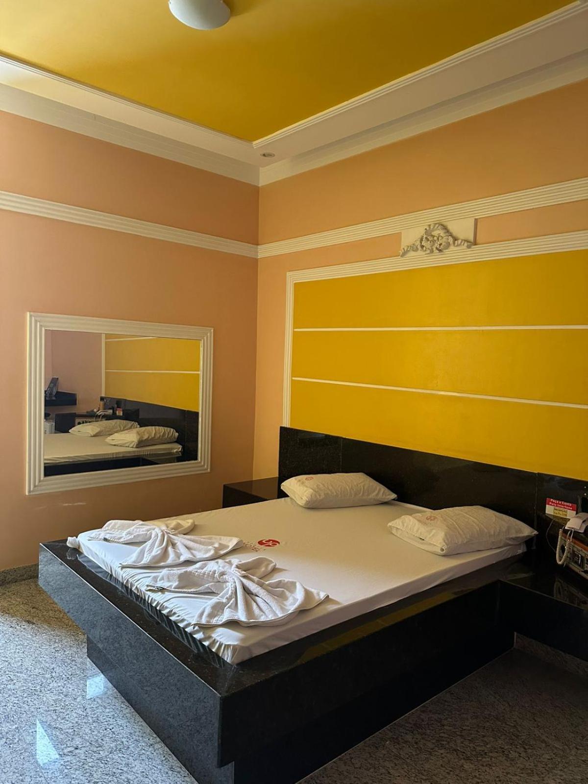 Up Stairs Motel Adults Only Betim Buitenkant foto